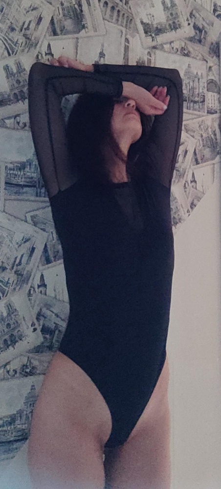 Наконец-то я его нашла! Для высоких девочек боди вообще не найти. На свой 44, рост 176 - 44 размер идеально.Рукав   длинный. Подойдёт на рост и повыше. Качество хорошее