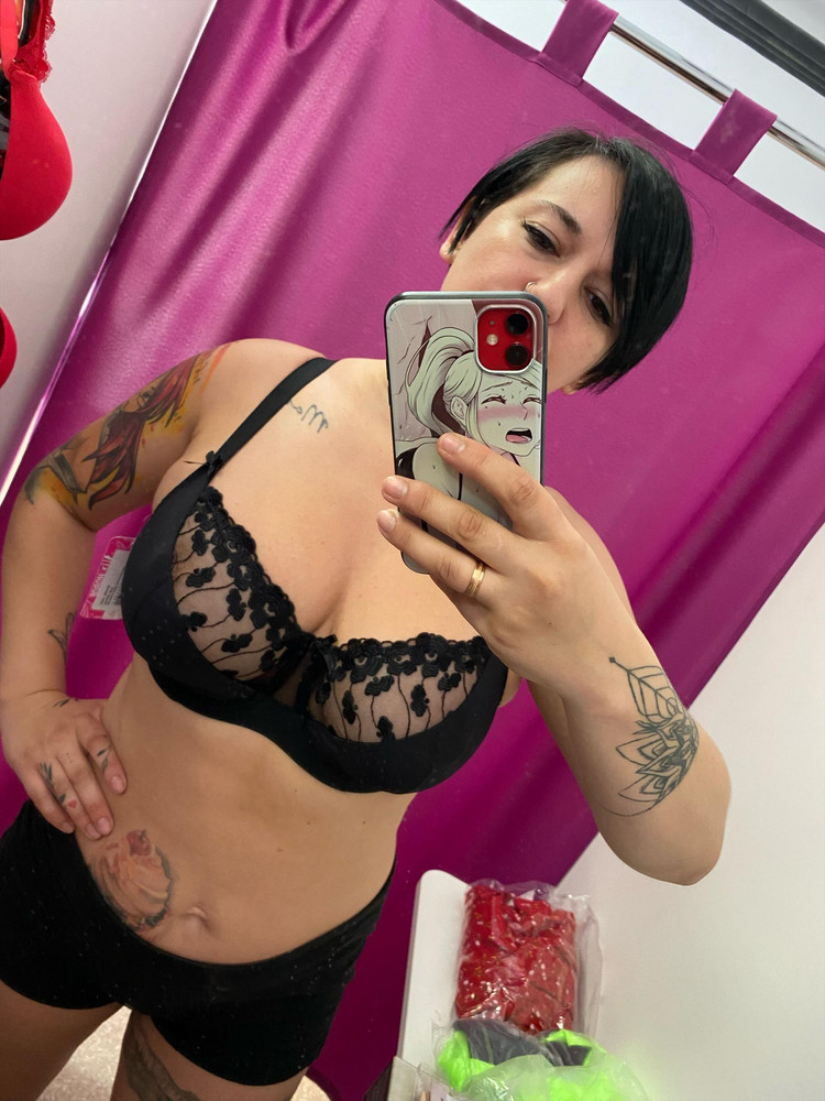 Прекрасный бюстгальтер, тоненький аккуратный прекрасно держит мою тяжелую не маленькую   грудь , советую к покупке!