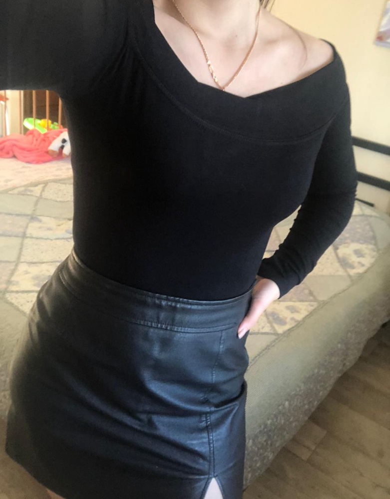 Хорошего качества боди, за такую стоимость не ожидала, сидит по размеру, с плеч не слазят рукава, очень довольна, спасибо!