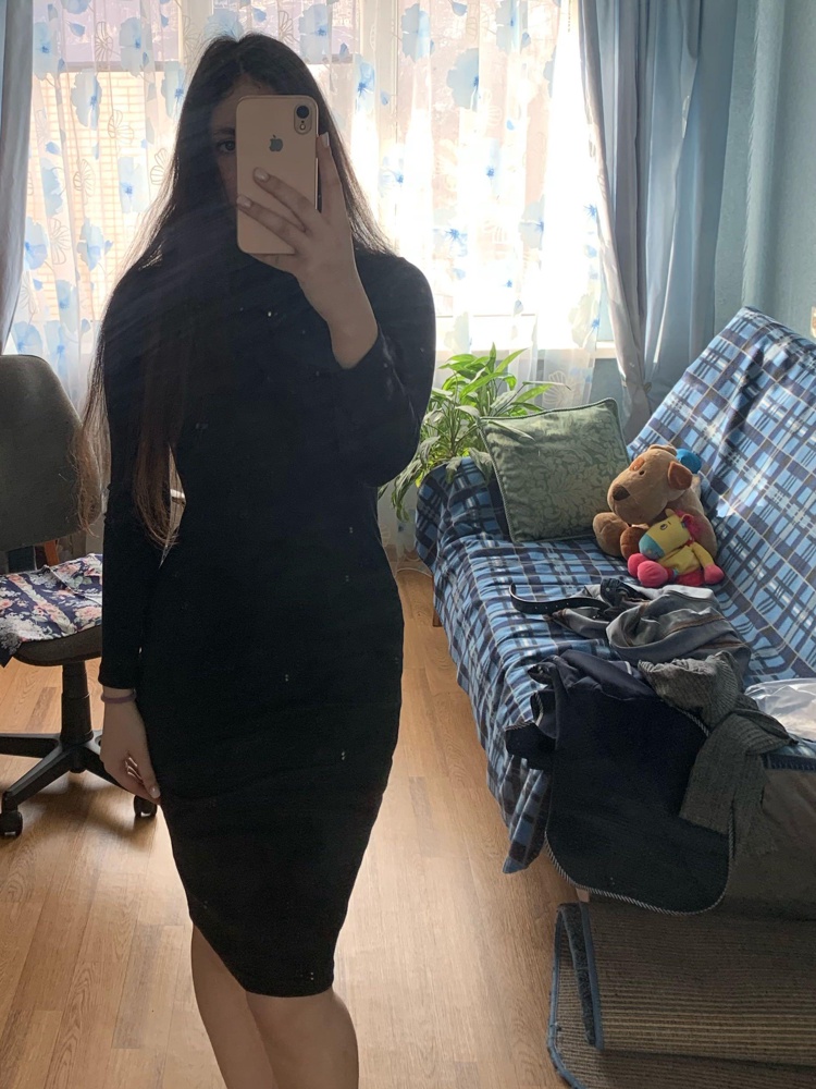 Очень красивое,легкое платье,ткань нежная приятная на ощупь,сидит по фигуре,рекомендую))