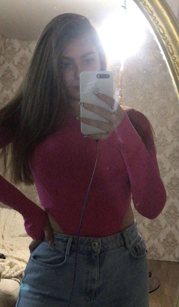 Я восторге от этого боди! Качество супер, швы аккуратные, нитки не торчат, цвет бомба🔥   Размер M сел идеально (люблю, когда боди облегает, а не топорщится). Застёжка регулируется, боди НЕ короткое. Подойдёт на прохладную погоду, в нём ооочень тепло, короче огоооонь 