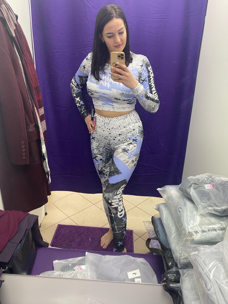 В размер, но качество не понравилось при натяжении становится белёсым и утягивающий эффект совсем отсутствует