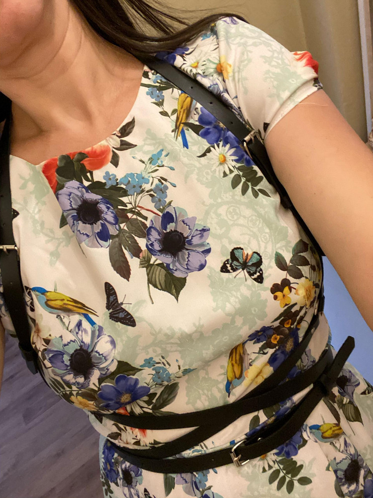 Хорошая портупея. Ни чем не пахнет, аккуратная.