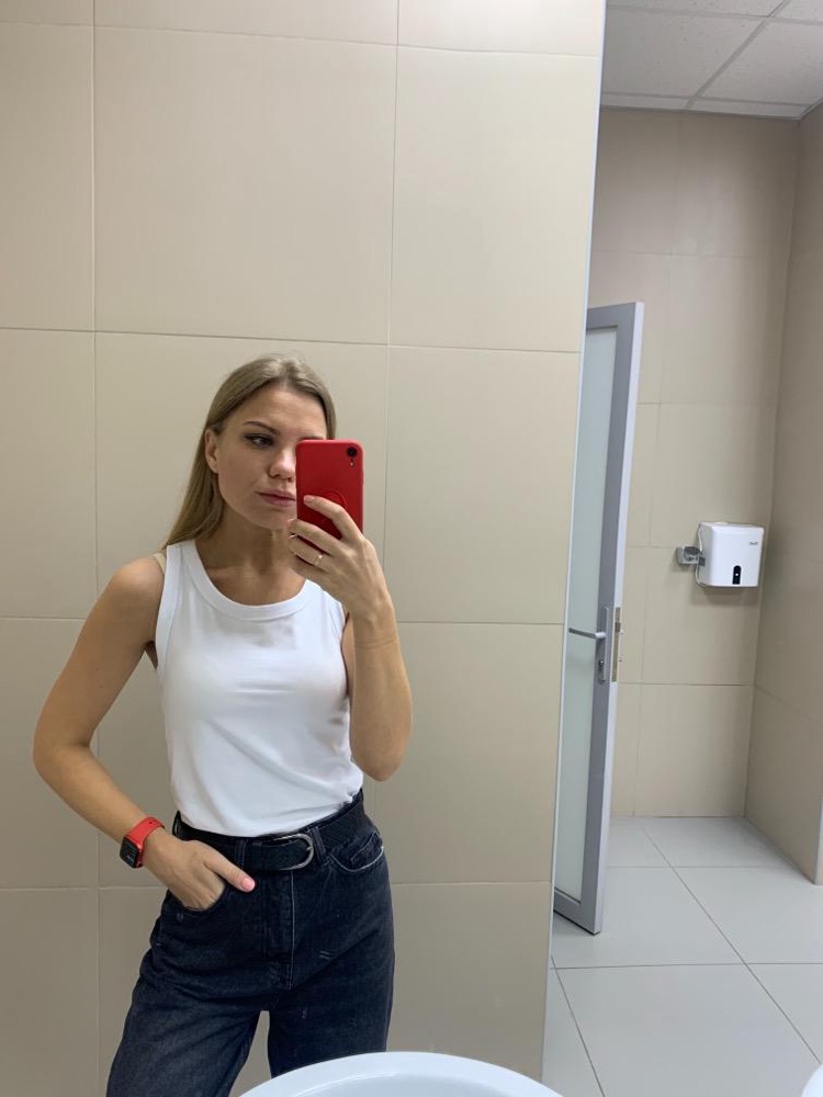 Очень классная , качественная Майка , выглядит дорого . Ничего не топорщится и на большой груди ) спасибо !