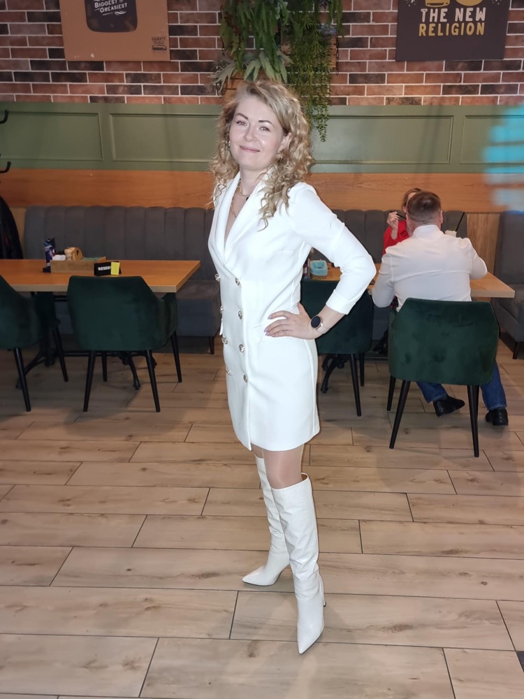 Платье шикарное.