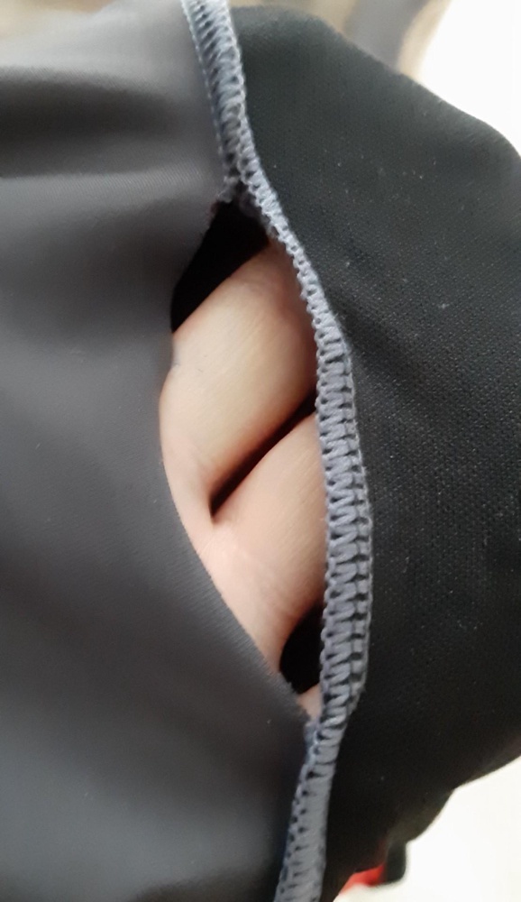 Если бы не брак, то взяла. На боку справа, не захвачена ткань в шов.