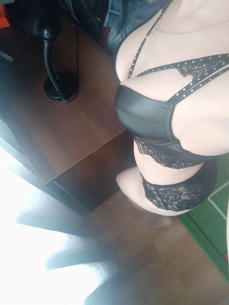 Хотите сделать подарок мужчине на любой праздник-купите себе этот комплект. И спасибо создателям пуш-апа. Отличное изобретение. ОГ 86- размер 85В сел отлично. ОБ 92-  труселя сели свободно, за то нигде не давит и лишнего ничего не видно.