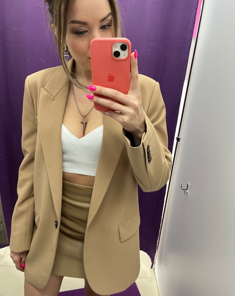 Идеально сел, ткань качественная, белоснежная. Выбирала из нескольких , выбрала этот, больше всех понравился по качеству , да и по цене оказался выгоднее других 👍🏼