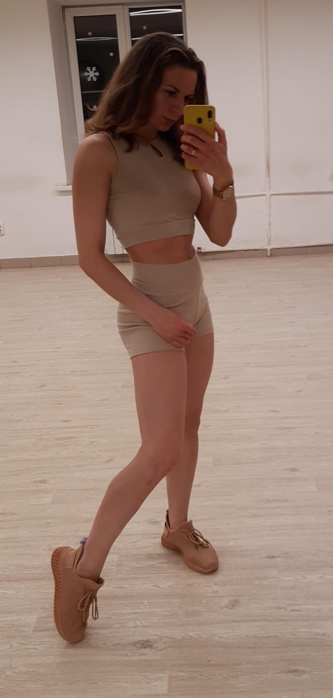 Очень понравился! К телу приятный, лёгкий. Заниматься в таком очень комфортно.