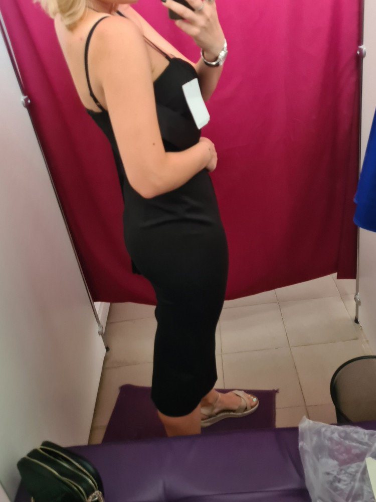 Шикарное платье, ткань очень хорошая, идёт в размер, стоит своих денег, рекомендую👍😍