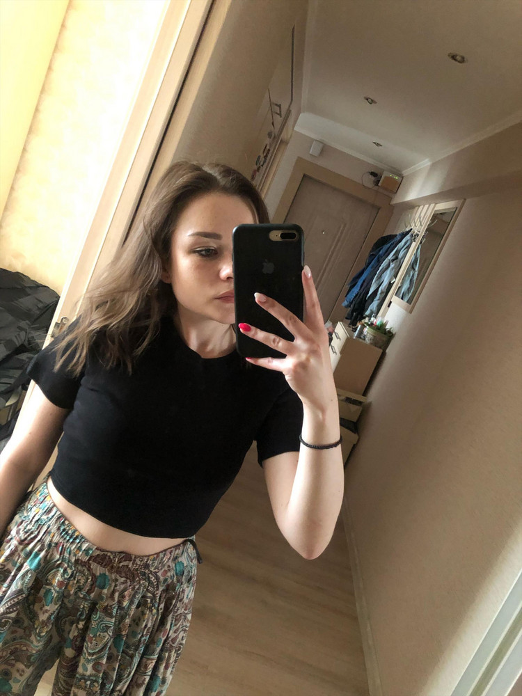 Футболка хорошего качества, села идеально. На параметры 89-66-90 взяла размер S