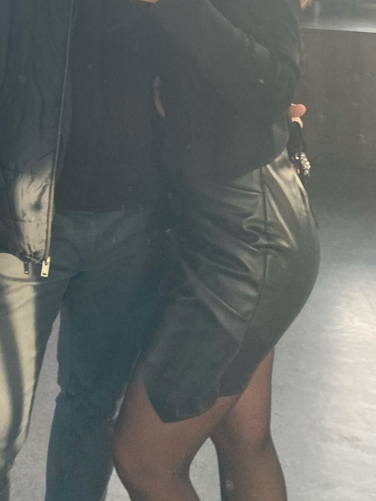 Юбка идеально подошла, долго искала подобную! Цена=качество)