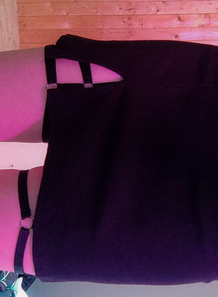 очень красивая портупея, качественная, пришла быстро! не сразу разобралась как их надевать, но по итогу всё получилось, все ремешки регулируются, ничего не перетягивает если правильно отрегулировать, выглядит замечательно:)