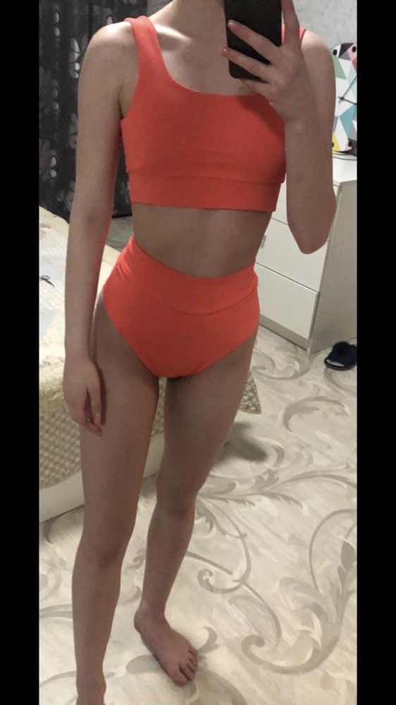 Шикарные топ (так же приобрела трусики ,дабы был полноценный купальник). Качество и форма отличные. У меня такая фигура, что в других купальниках я себе напоминаю червяка из фильма «Люди в чёрном» , которые кофе любили 😂 а этот прям не находка , а золото 😍Рекомендую данный товар.На ОГ 78 Талия 59 идеально подошёл размер S ( XS даже пробывать не стала) . 