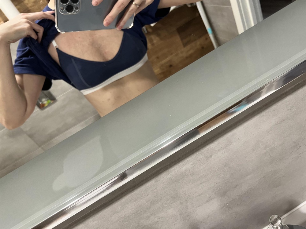 Отличный топ/ лиф за такие деньги ( 278 р), заказала ещё в сером цвете . Хорошие швы и цвет .