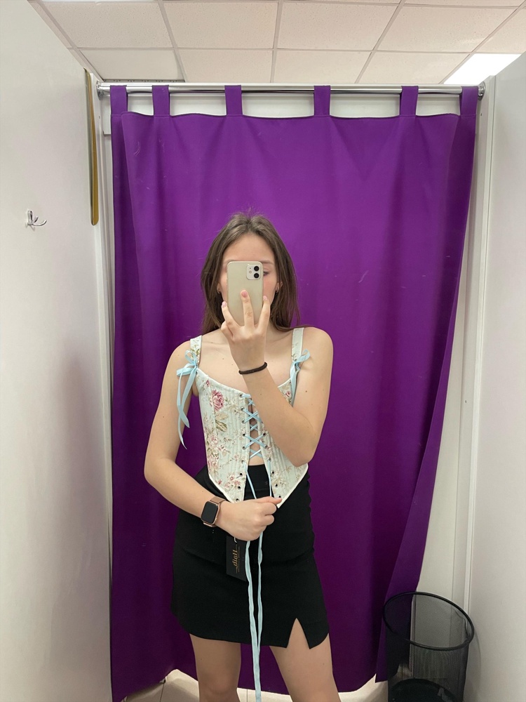 Это стоит своих денег, корсет просто пушка. Но доставка была задержана на неделю!!!