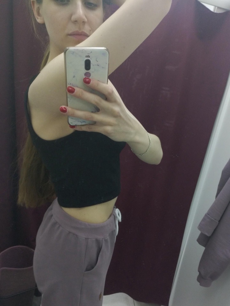 Приятный качественный топ, размер М/L взяла на рост 178 и параметры 93-70-93, заказала сразу в двух цветах: черный и бежевый, оба оставила.