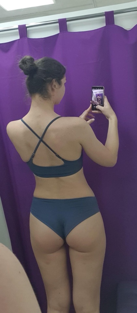 Отличный  купальник, покупала с плавками высокой посадки.  На объем 75С подошел М. Цвет бомба! Не зря мониторила поступление в такой расцветке.