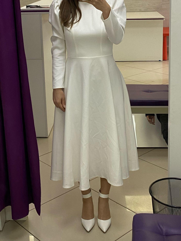 Подошли к молочному цвету платья идеально. Вторая обувь этого бренда. Очень удобная колодка для меня. Каблук совсем не чувствуется. 