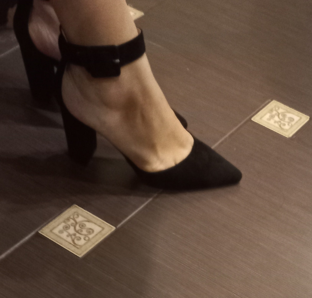 Туфли очень красивые, все подошло, но ноги после них болели, так как у меня очень широкая нога, и скорее всего не 41 размер, а уже наверное 42. Ну ничего, буду разнашивать. На такую лапу нереально найти такие красивые туфельки, я очень рада, что нашла их )))