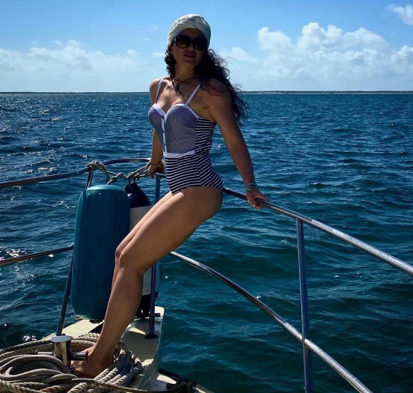 Купила купальник для поездки в Турцию. Я была в восторге, купальник супер. Красивый , модный в стиле ретро. Быстро сохнет. Я получила так много комплиментов, что сама не ожидала. Размер подошел отлично. И качество купальника тоже на высоте. Спасибо вам большое 