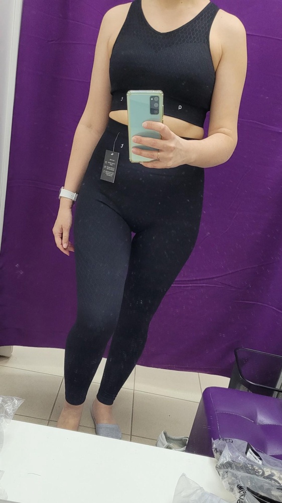 Отличный костюм! Ткань на попе плотнее , чем внизу 👍. Очень понравился.