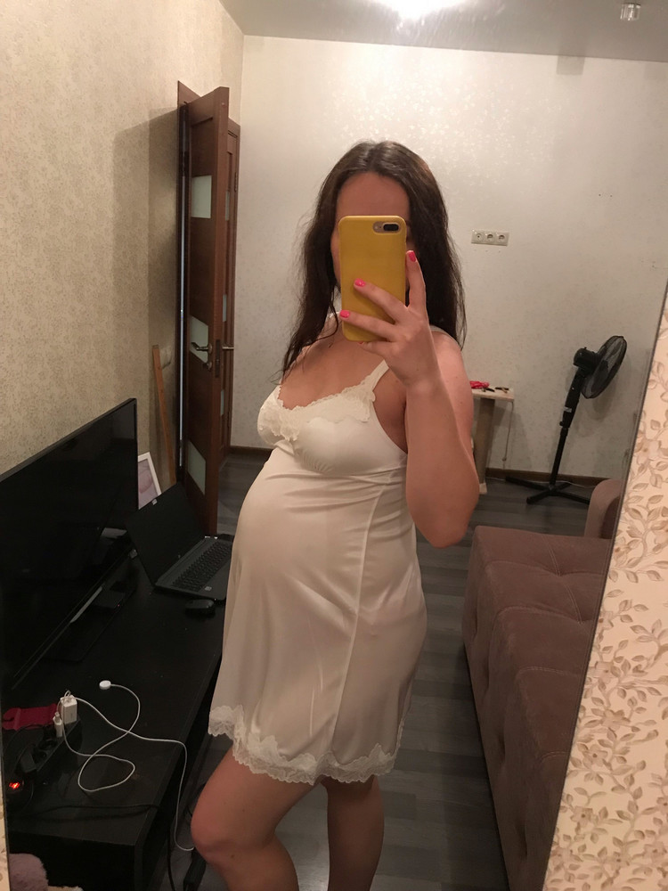 Просто суперская ночнушка!!!!! Я в восторге. Не ожидала что подойдёт мне настолько! Очень удобный верх лифа, комфортно обтягивает грудь и не стесняет ее при этом, так же кружево на нем добавляет изящности. Длина то что надо, все прикрывает и при этом не будет лишнее мешаться когда лежишь в кровати. Ну и Беременным тоже подходит это хороший плюс )