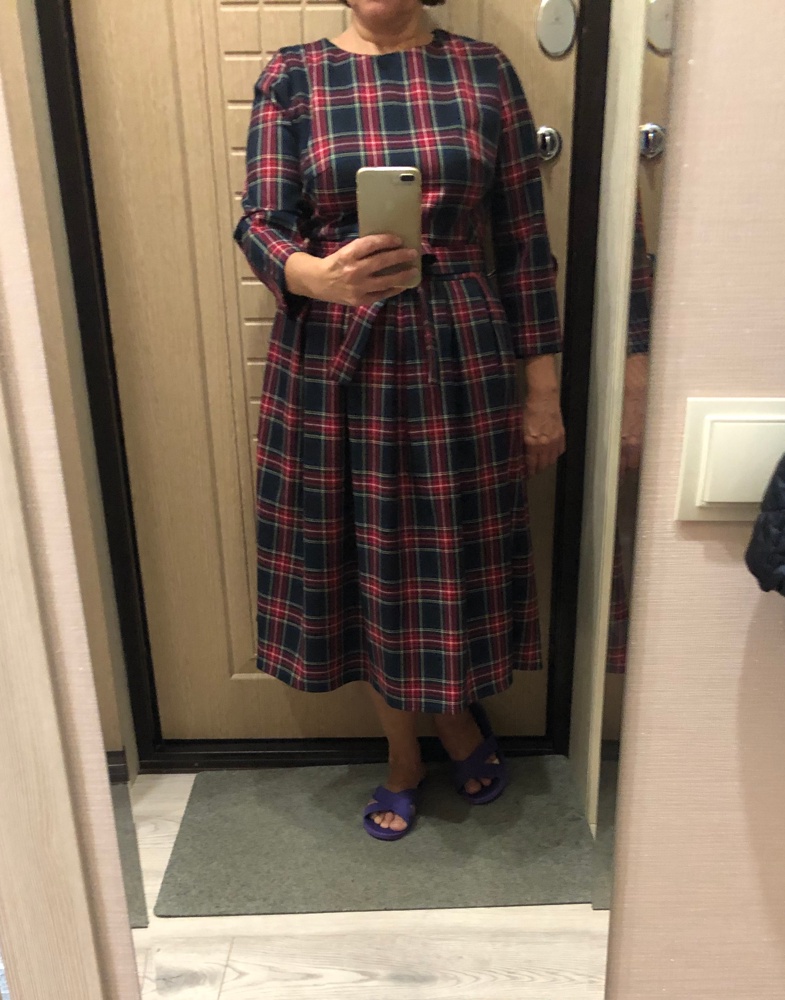 Платье отличного качества, село идеально. Товар пришел в упаковке. Рекомендую к покупке.