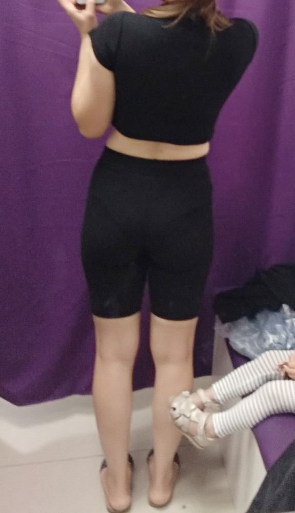 Верх нормальный на первый размер груди. Об 95,от 76 в поясе немного маловаты и в интимной зоне очень плохо сидят,как лапка верблюда, шов врезается. Ткань приятная,тонкая.