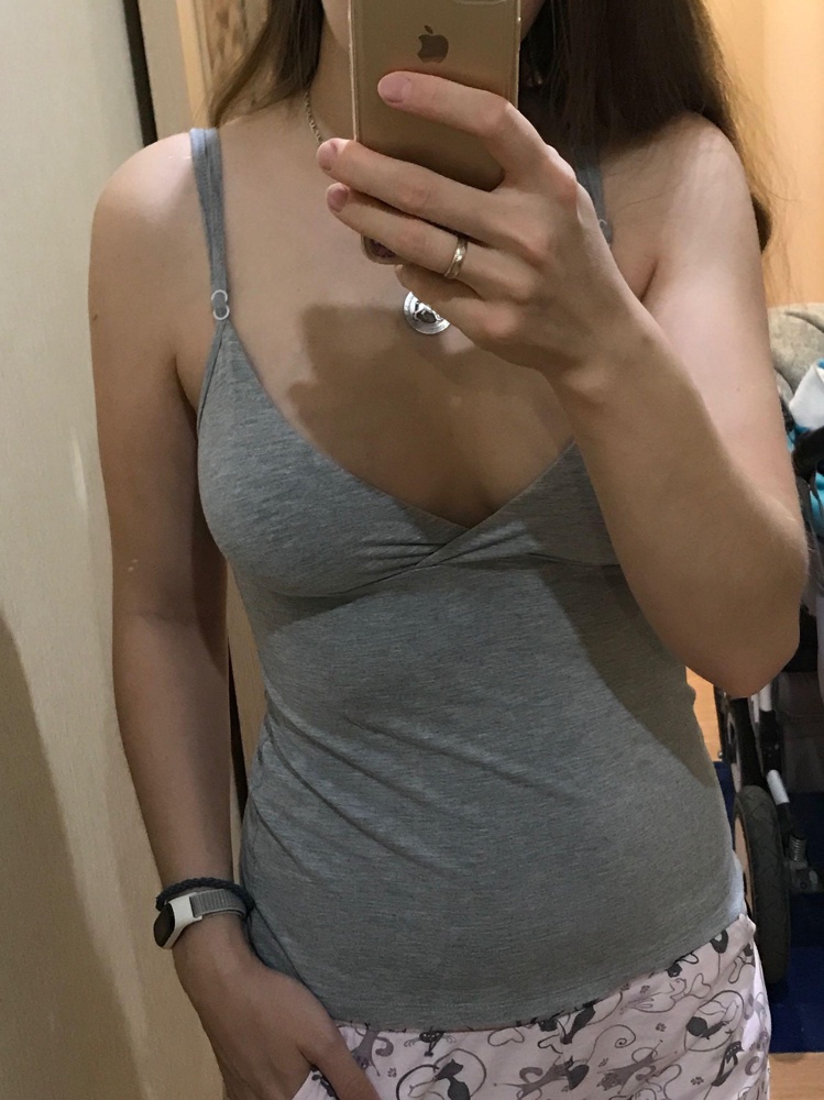 Том очень приятный к телу. Выглядит шикарно. Взяла для дома, чтобы удобно кормить ребёнка было. Только мне пришёл с уже растянутыми лямками, отрегулировала до самого конца, и всё равно мало. Придётся отрезать и пришивать. Тем более сама регулировка не держит и постоянно поднимается. У меня грудь небольшая, но при наклоне вылетает из топа. 