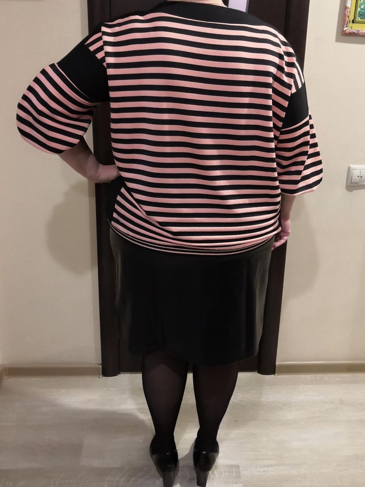 Классная юбка, мне понравилась. Немного в обтяжку, но все равно оставила.