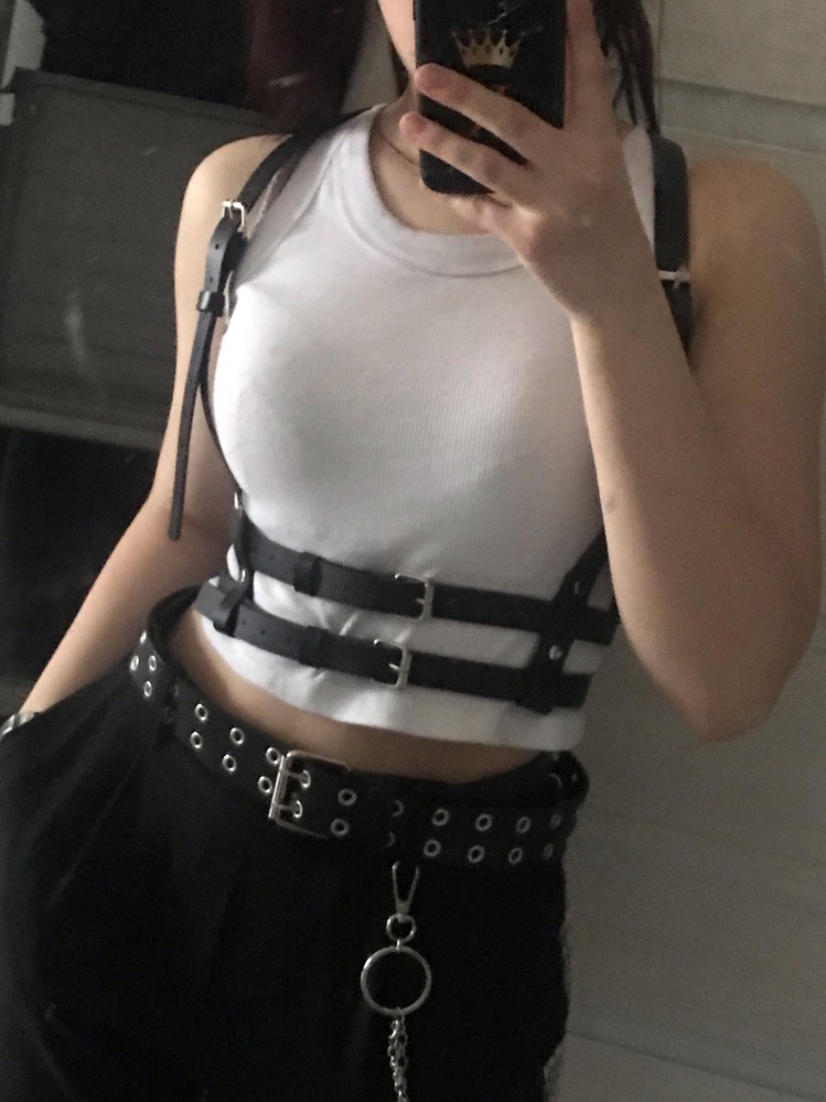 О Боже, это просто прелесть🥵 боялась что что-то будет не так: придёт не тот размер или будет что сломано, но нет! Всё пришло в отличном состоянии, давно такую вещь себе в гардероб хотела, рекомендую!