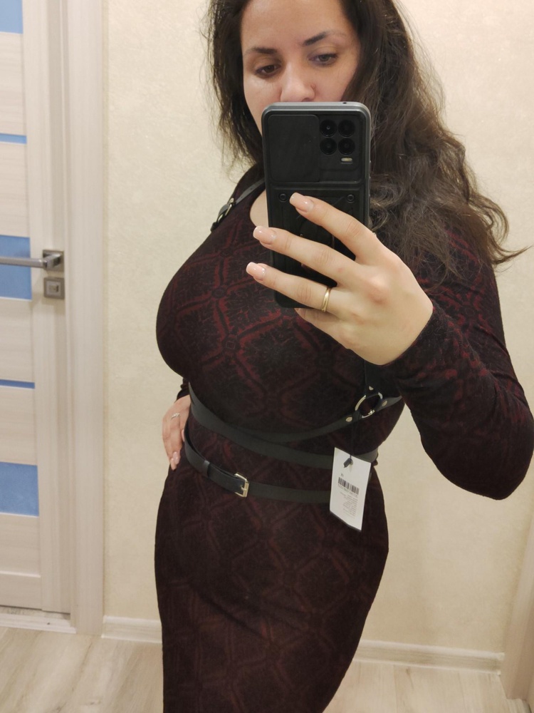 Шикарная портупея. Немного ошиблась с размером, нужно было меньше заказать. Думала, что на большую грудь будет не очень хорошо сидеть. Но мои опасения развеялись после примерки. Спасибо продавцу за качество и за маленький подарок🌺