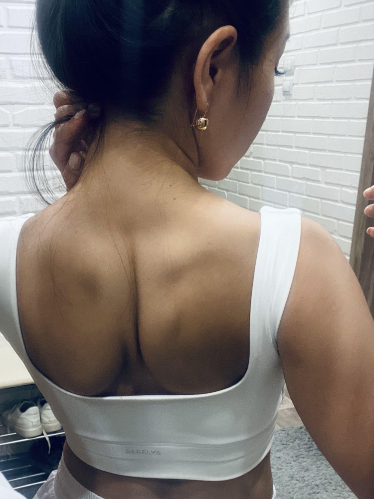 Товар пришёл быстро, и самое главное новое, чистое, без всяких затяжек. Когда искала товар читала отзывы, и очень переживала какой же придёт мне. Качество на высоте👌 10из 10👍 На свой 44размер взяла М Всё подошло идеально. Советую!!!