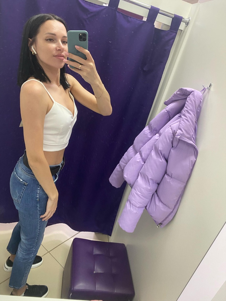 Топ мне маленько большеват, надеюсь немного сядет после стирки. Но по качеству отличный. Много видела и примеряла подобных, этот лучший. Берем! 