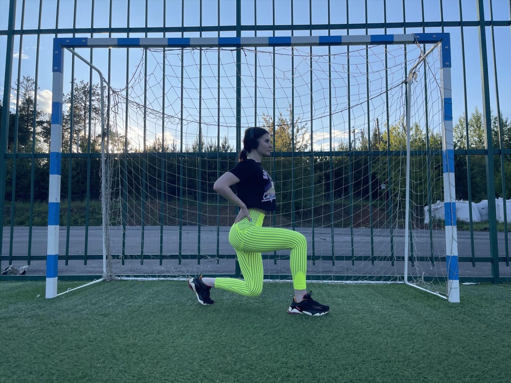 Леггинсы хорошие. Плотные,яркие. Немного жарко в них в зале. Полностью соответствуют описанию. Доставка быстрая. Спасибо 🤝