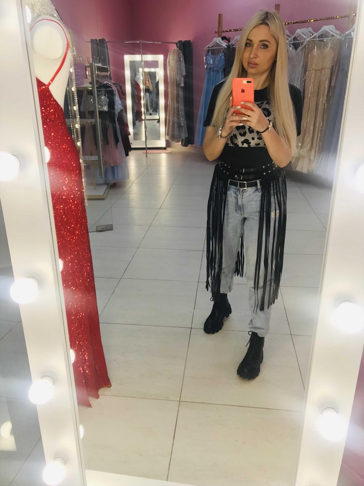 Пояс огонь 🔥 Единственное маломерка ,ну нечего будем стремиться к идеальной фигурке 😊Спасибо продавцу за подарочек 😍Очень приятно ❤️💐