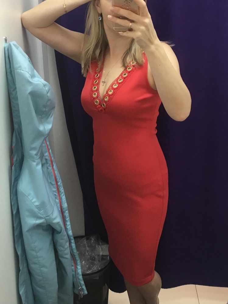 Само по себе платье супер,ткань восторг...