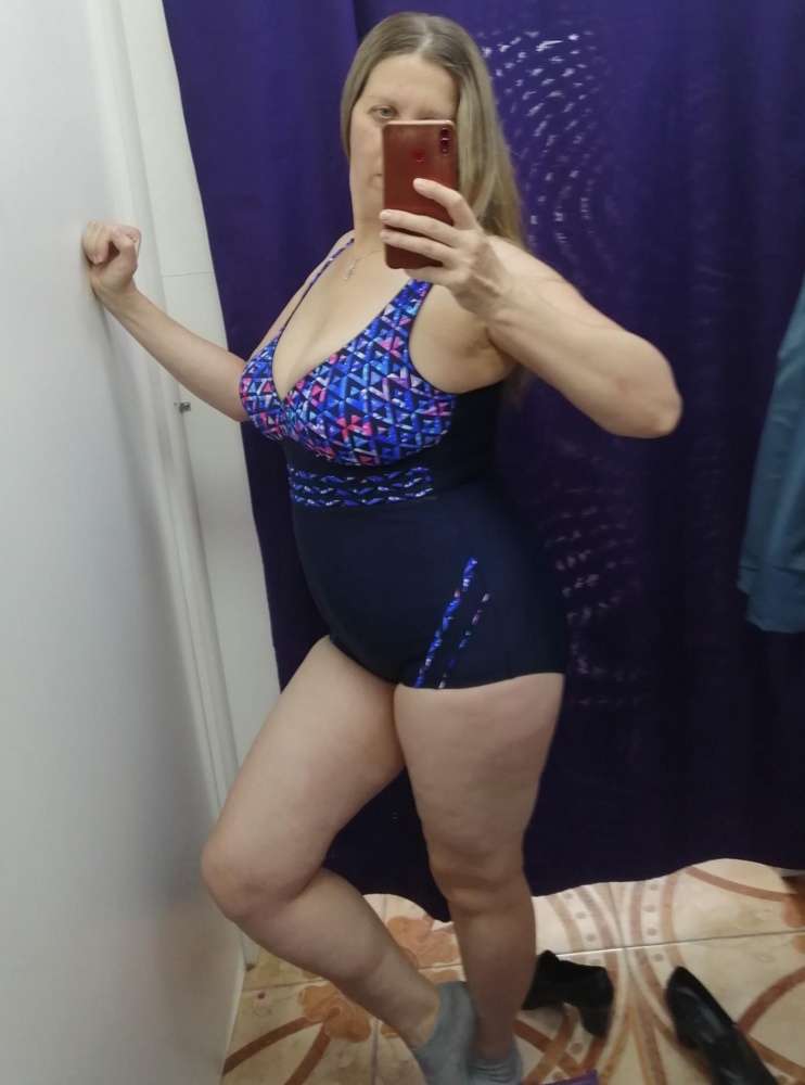 Он классный, чашка на D на обхват груди 95 см, мне подошел просто отлично! Стоит своих денег