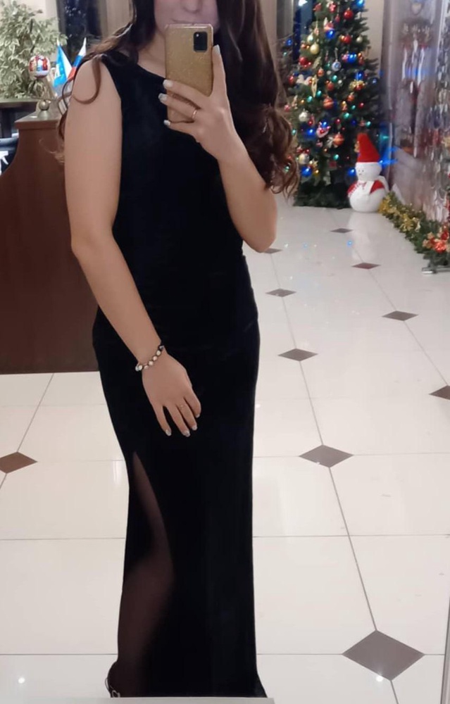 Шикарное платье! Купила в последний момент к корпоративу. Берите,не сомневаясь! Мой рост 165,подрезать можно было бы чуточку,но я не стала,т к времени не было. Ткань очень приятная к телу,вырез приличный,не засветите случайно свои сокровенные места))))) я очень довольна!