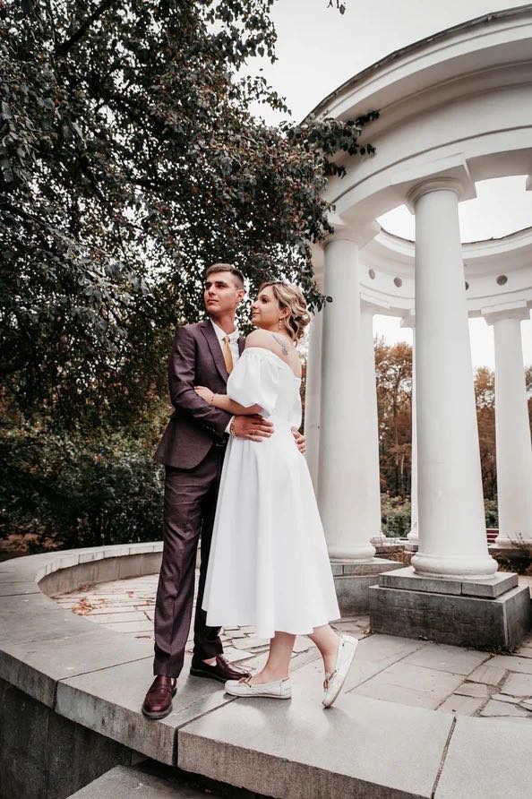 Очень красивое,качественное платье.Материал достаточно плотный.Все идёт размер в размер.Я осталась довольна☺️