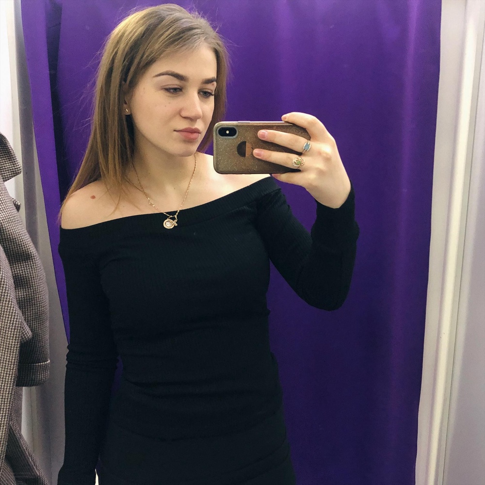 Прекрасный лонгслив. На ОГ 96 размер L идеально подходит. 