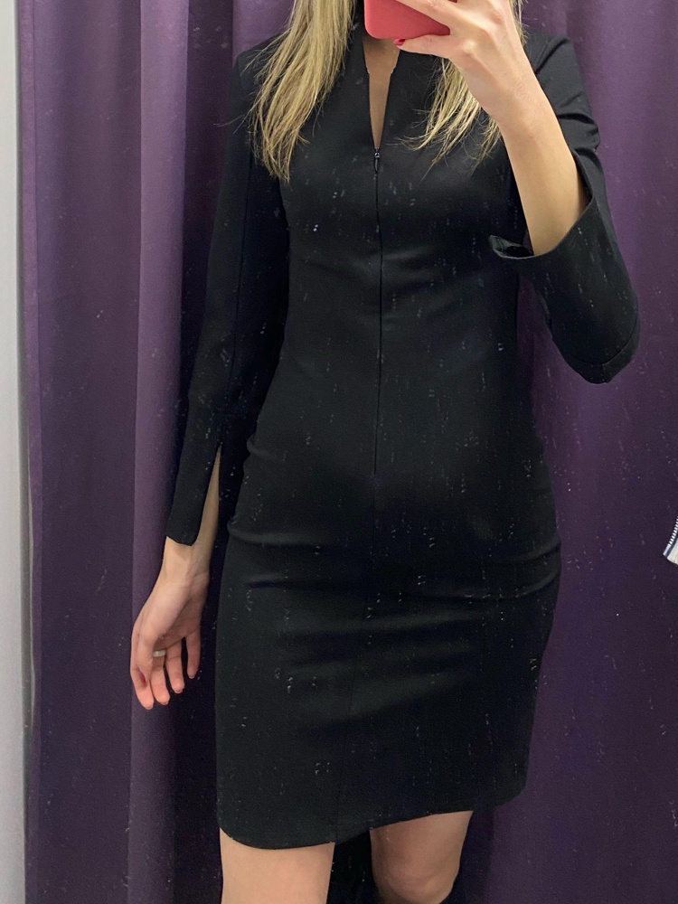 Ткань плотная, эффект утяжки. На рост 175 длина рукава не понравилась, на мне платье смотрится слишком просто. Качество хорошее 