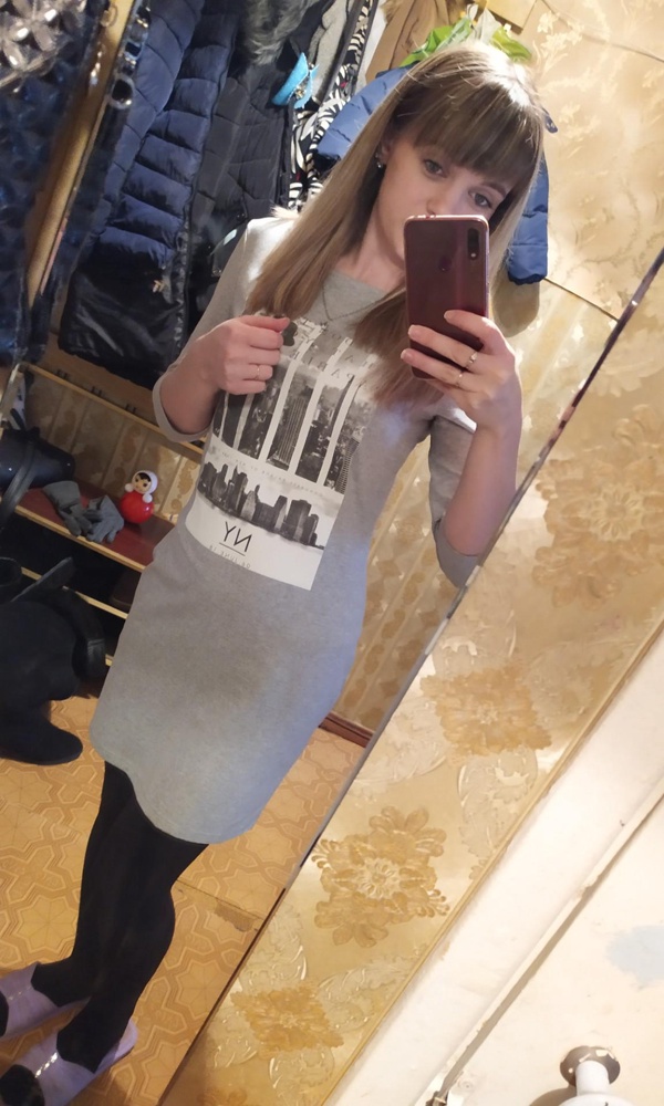 Отличное платье за такие деньги,боялась что S будетт большеват т.к я ношу 42р.,а в таблице написанно 44-S.Ну ни чего все отлично подошло .Я давольна🙂