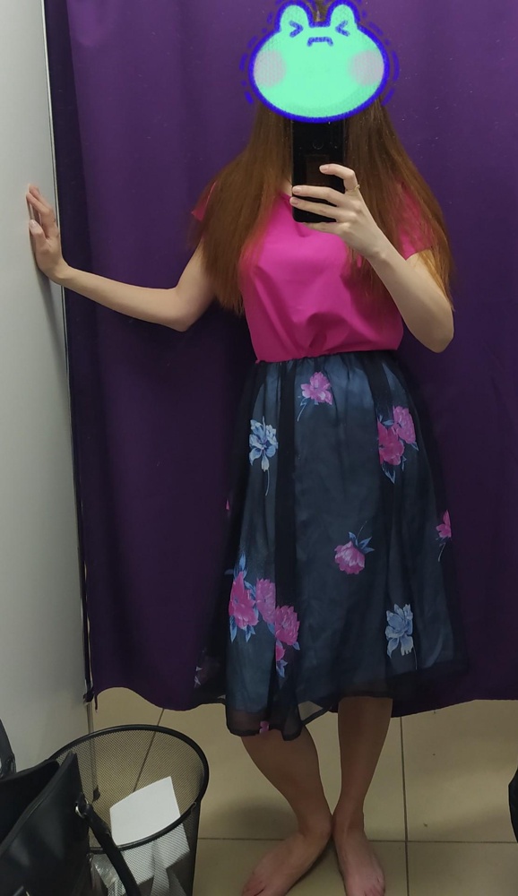 Великовата для 42 размера, но с юбкой хорошо села (брала именно к ней)