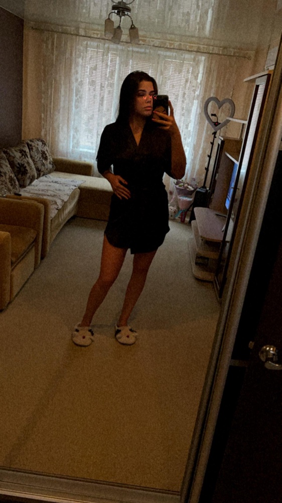 Халатик бомба! На свой 46р. Заказала размер F. Подошёл идеально! Немного свободный, как и хотела, очень удобный!