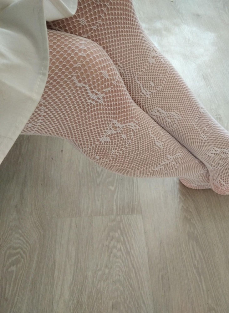 Колготки супер ! Очень долго ждала белые и дождалась. На мой рост 150 прекрасно держаться и по размеру подошли. Буду теперь чёрные заказывать (*´ω｀*)