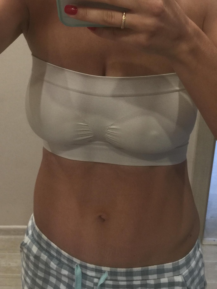 В целом все устроило, сидит плотно, комфортно, большую грудь на гв хоть немного, но держит, немного сползает при ношении, но не критично, проходила 3 часа с детьми на прогулке-один раз поправила. ог 90, под грудью 75