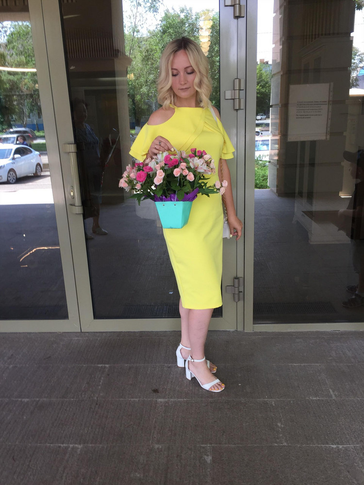 Платье огонь🔥, брала на свадьбу, прям очень красивое, идёт в размер.