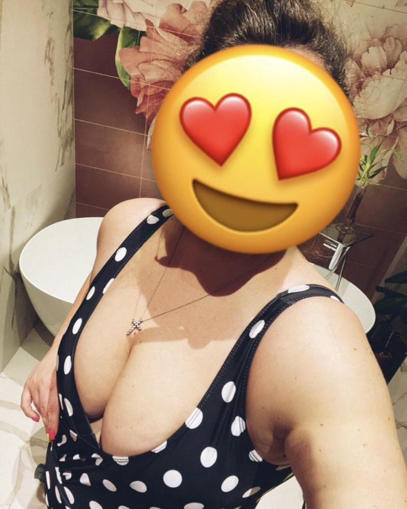 Когда я заказывала товар, отзывов еще не было, подбирала по таблице размеров в фото, волновалась, но купальник сел отлично и подошел по размеру! Качество хорошее, не просвечивает, швы ровные, визуально немного скрывает животик, попа хорошо прикрыта, все как я хотела. Рекомендую!